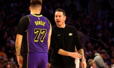 湖人负于凯尔特人，遭遇失利