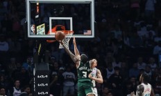 九游娱乐视频-包含雄鹿队技惊四座，向着冠军发起突袭的词条