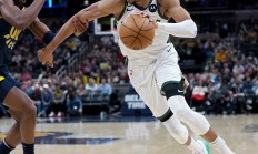 雄鹿大胜尼克斯，字母哥发挥出色