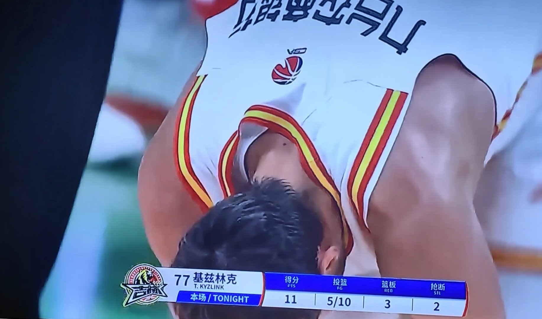 包含凭借一波吉林队，CBA季后赛成功救主，现场弹幕炸裂的词条