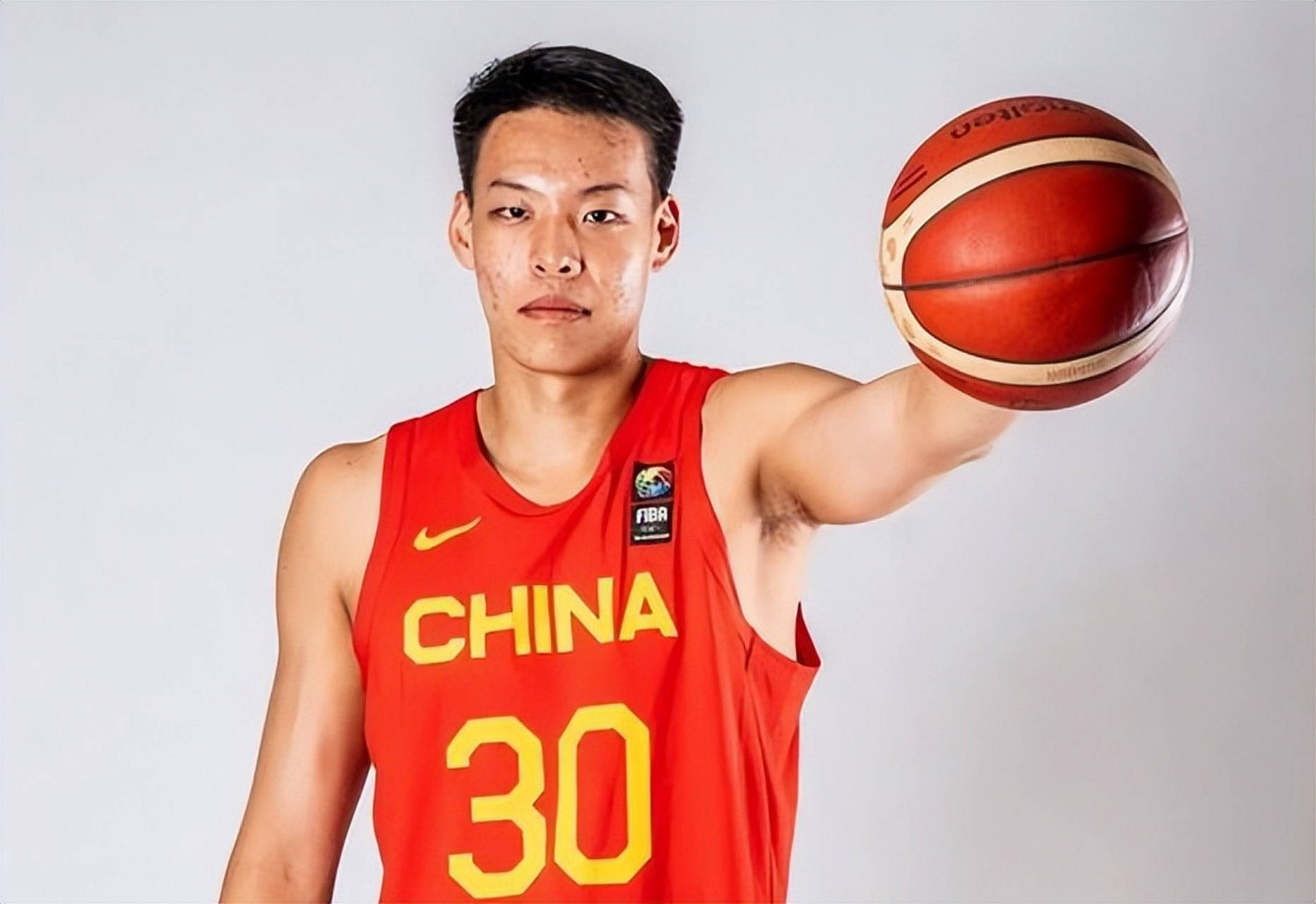 中国球员在国际赛事中展现出色技术