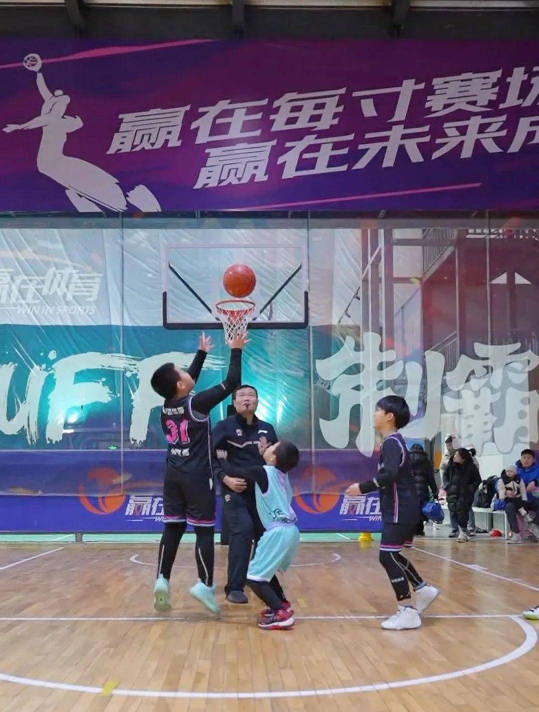沈阳赛区球迷齐聚一堂，为球队呐喊助威的简单介绍
