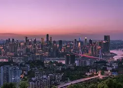 重庆威风队英姿焕发，为胜利而战永不低头