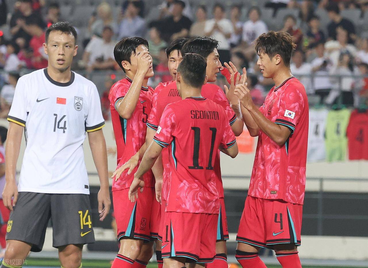 球队备战各项比赛，团结一致向着胜利冲刺