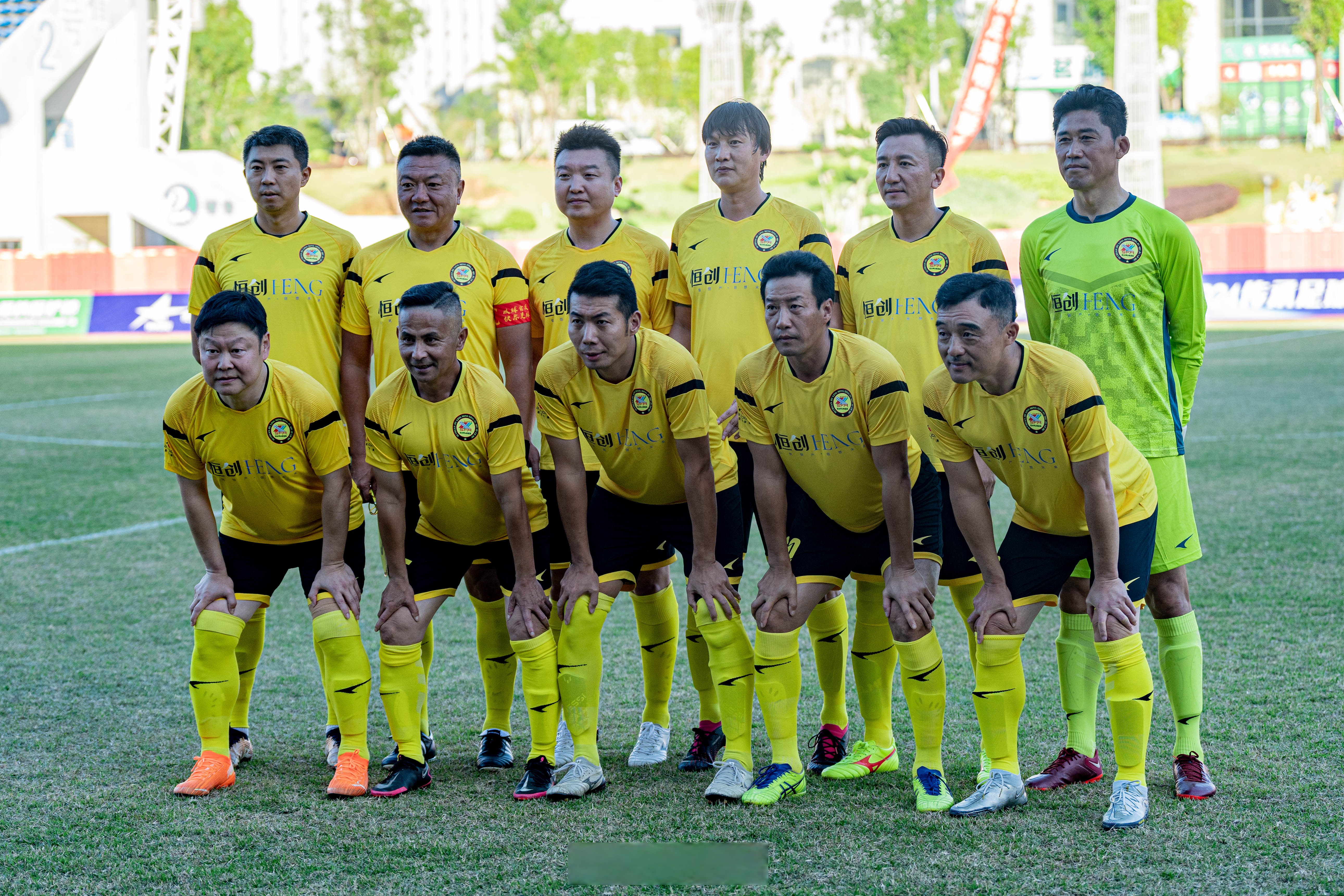 足球职业联赛新晋球队实力强劲，冲击前列