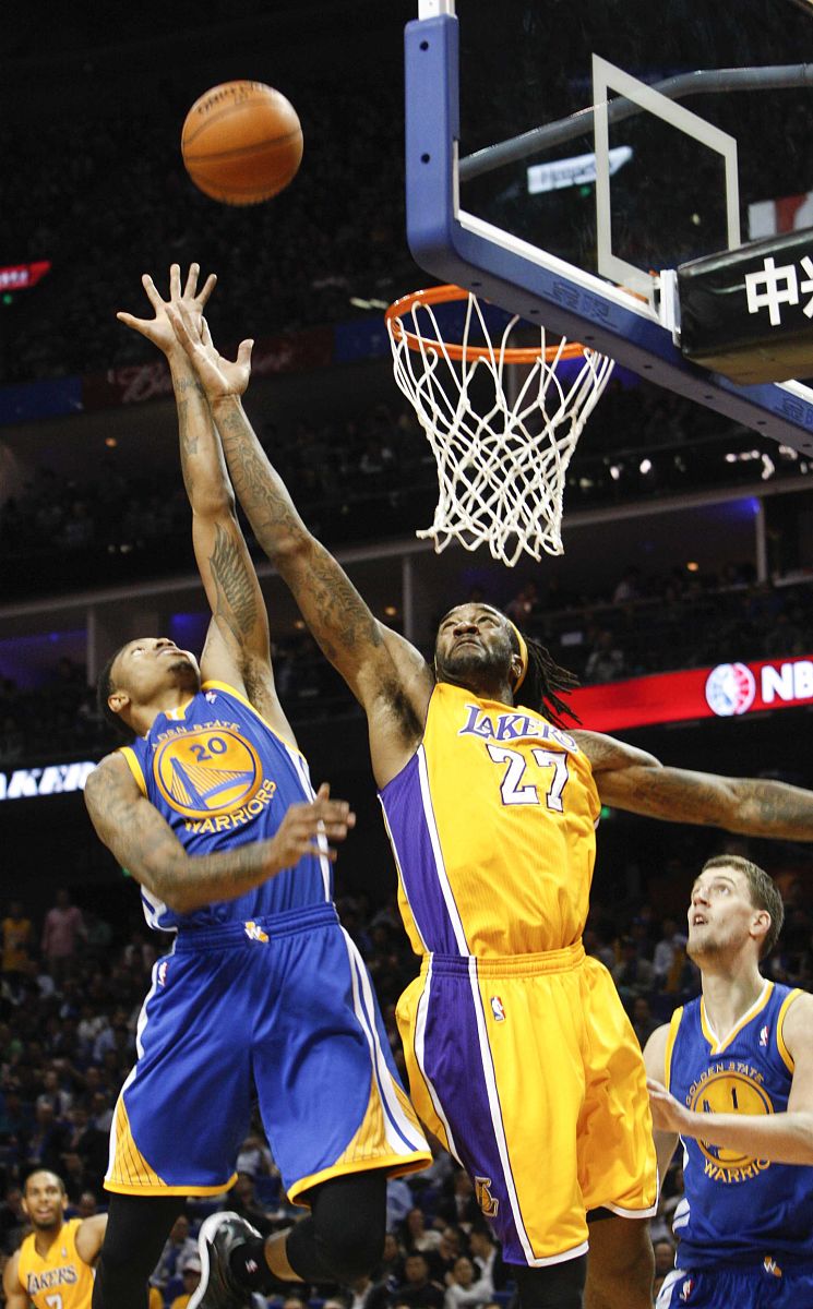 篮球全明星赛精彩收官，库里精准三分夺冠