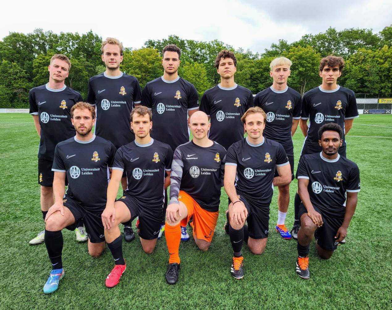 激烈对决！国际足球赛事尽显球技风采