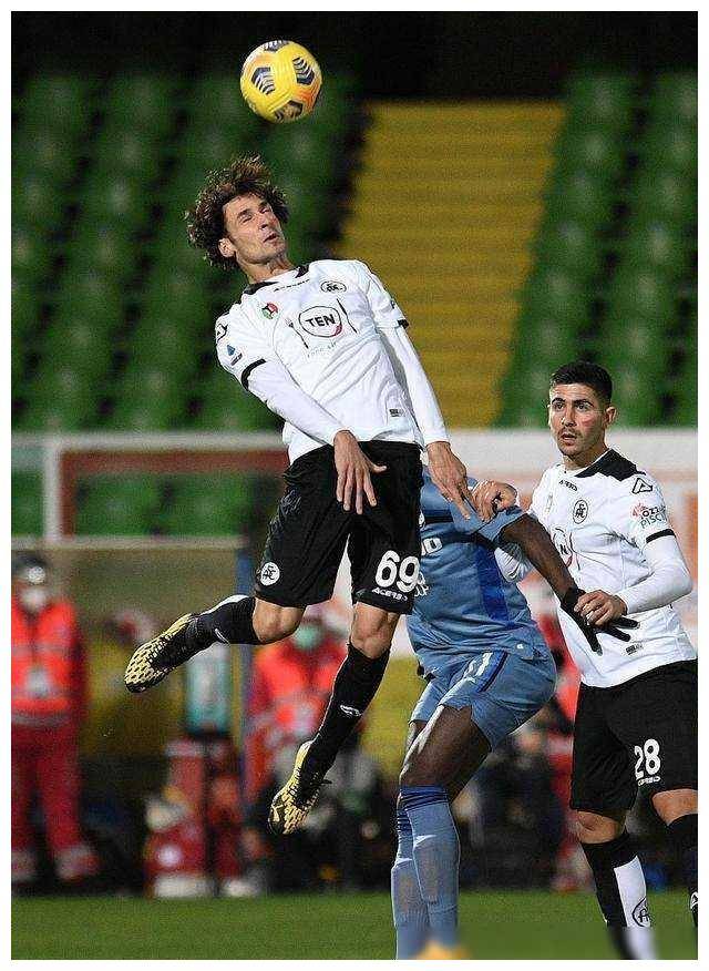 挪威队在与罗马尼亚队的比赛中取得胜利晋级