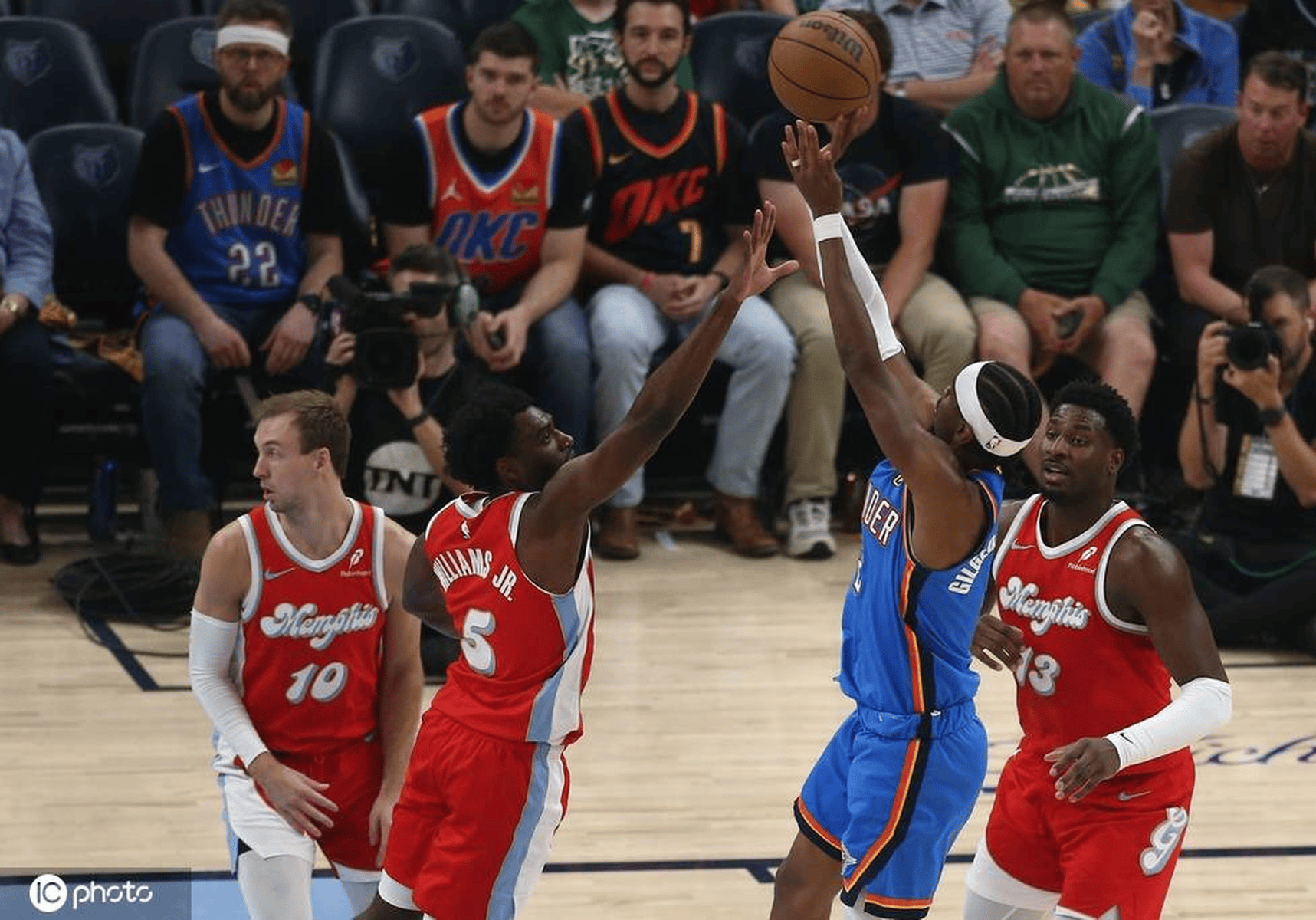 雷霆再胜灰熊，伊巴卡全场砍下27分