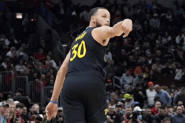 勇士惨败子弹，库里单节砍下15分