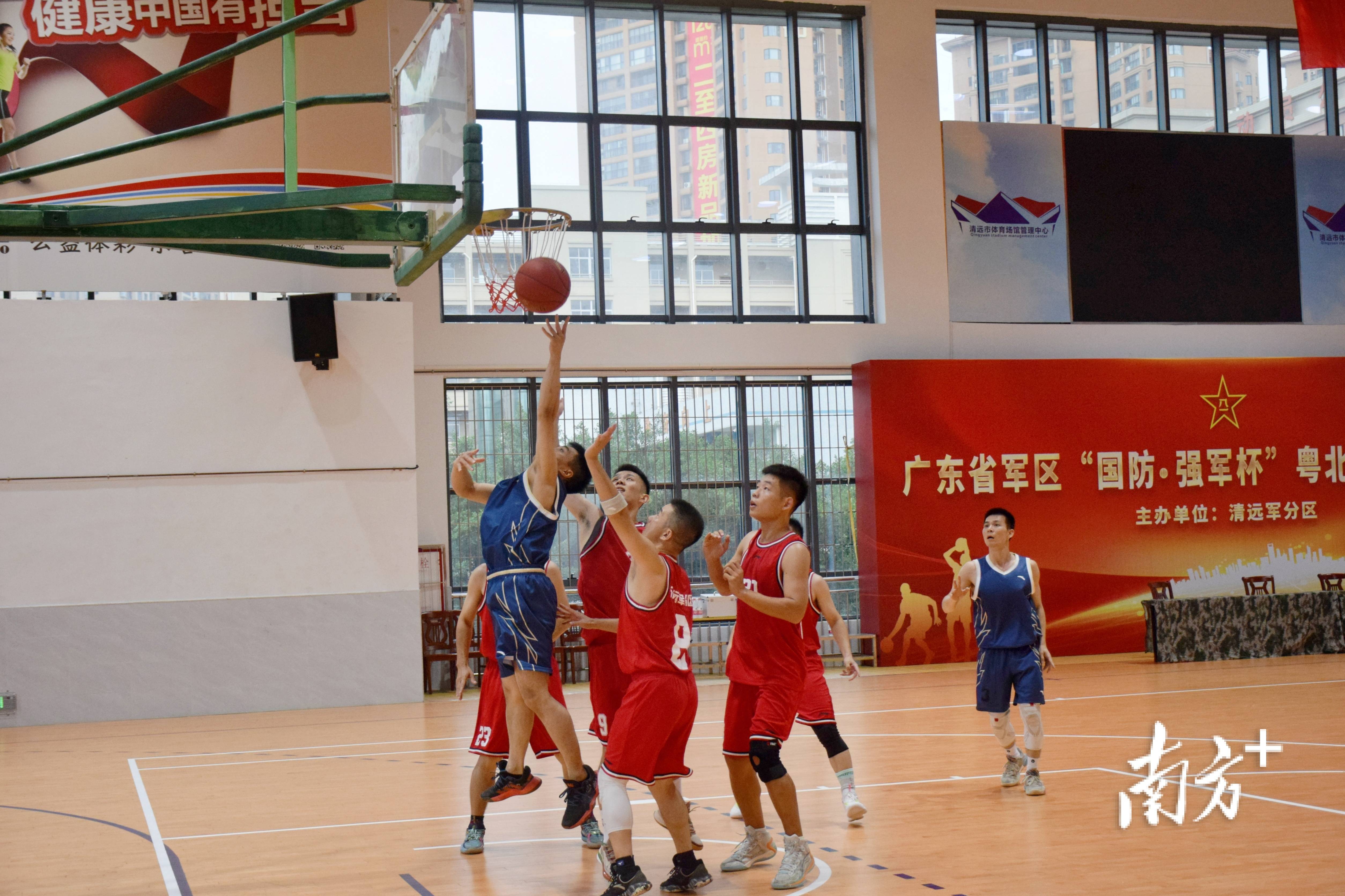 球队训练备战下一场篮球比赛