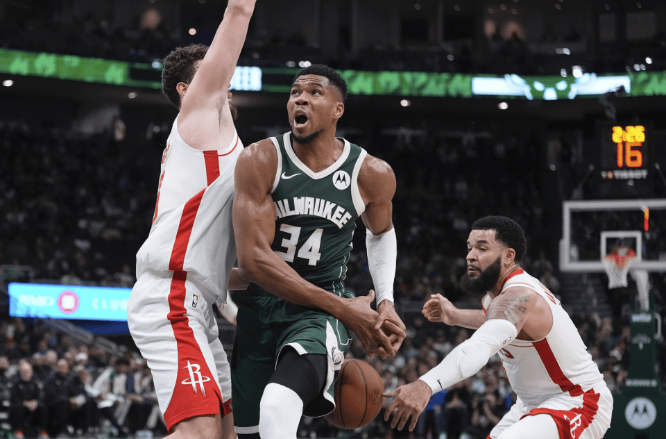 火箭完胜雄鹿，实现九连胜