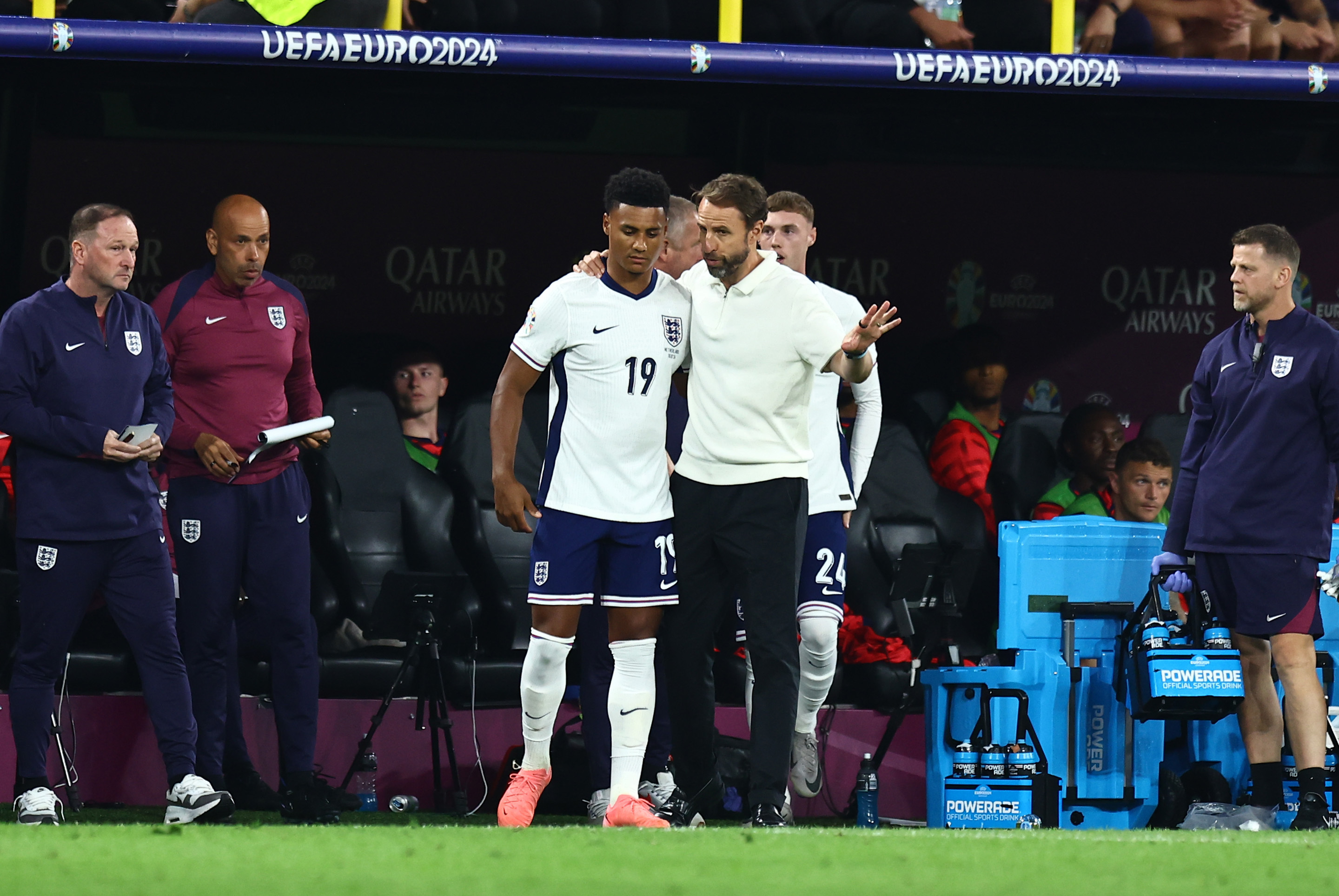 英格兰提前出线顺利打进欧洲国家杯四强 英格兰提前出线顺利打进欧洲国家杯四强