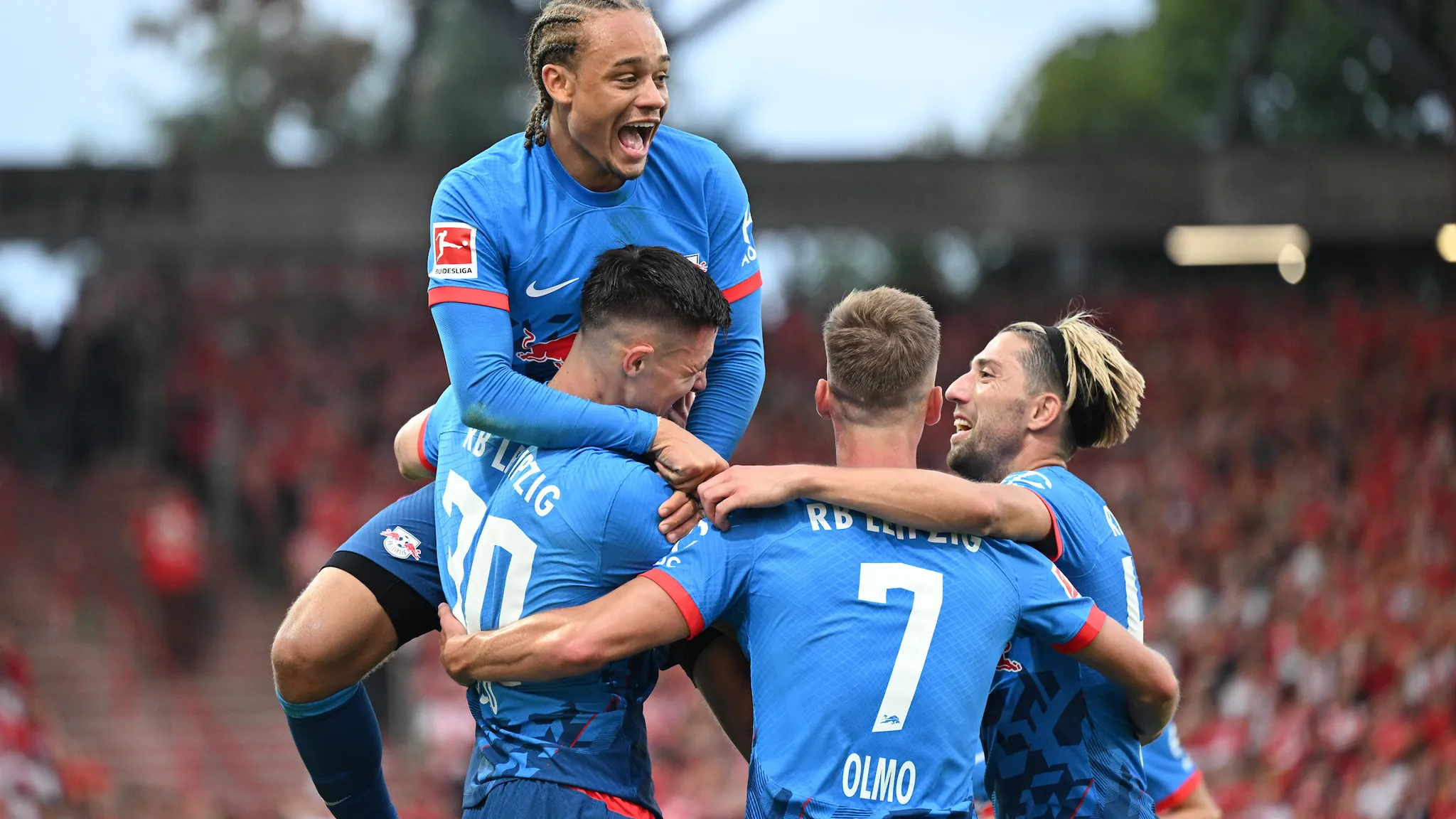 关于柏林联队主场保持不败，保持领先的信息