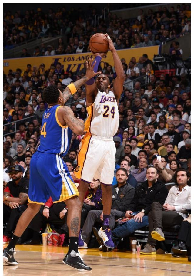 包含乌鸦连中三分球，勇士遭遇失利的词条